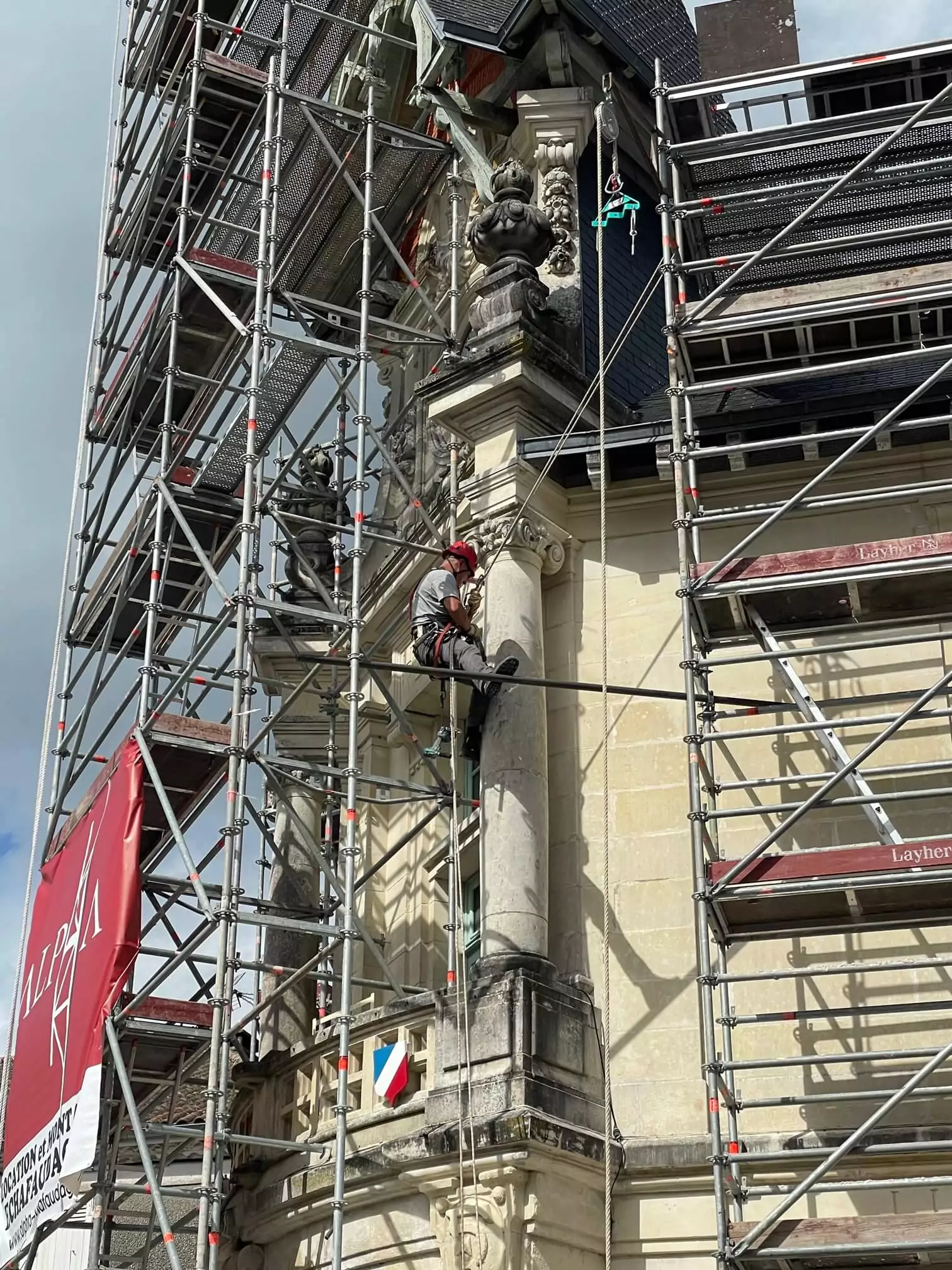 charpente-mairie-piegut-24-64e627f47016d Location d’échafaudages à Soyaux