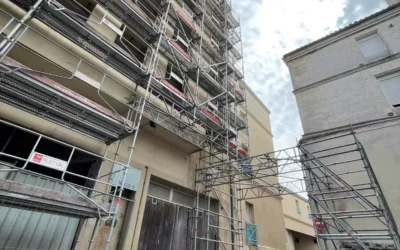 Échafaudage fixe à Angoulême : quand et pourquoi il est bien plus rentable qu’un échafaudage roulant