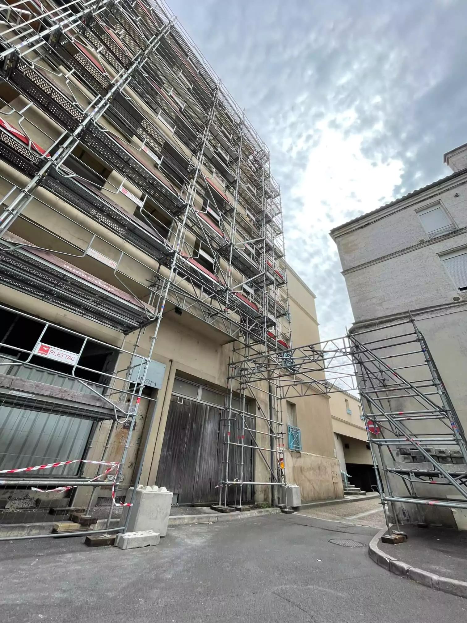 ravalement-couverture-maconnerie-exterieur-angouleme-16-64e627e8beea4 Échafaudage fixe à Angoulême